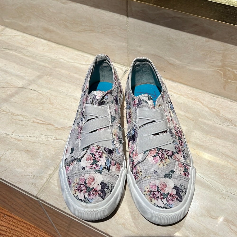 Size 8 Blowfish shoes.  Worn once
